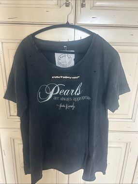 NWT A Rare Bird "Pearls Are Always Appropriate" Tattered Graphic Tee LXL